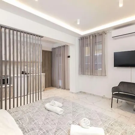 Apartament Lux At French Institute *