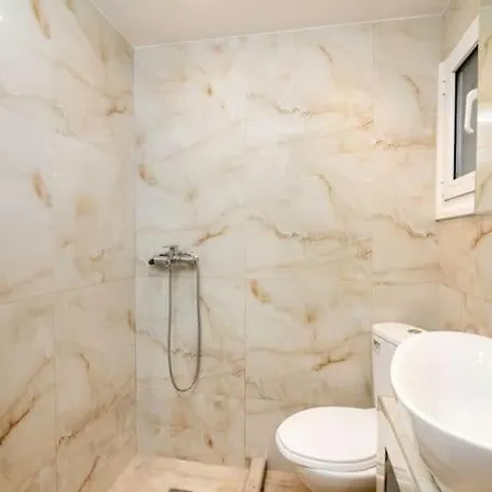Lux At French Institute Apartament Salonic