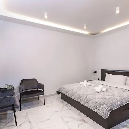 Lux At French Institute Apartament *